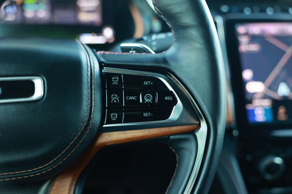 Used 2022 Jeep Grand Cherokee Summit AWD/4WD image 23