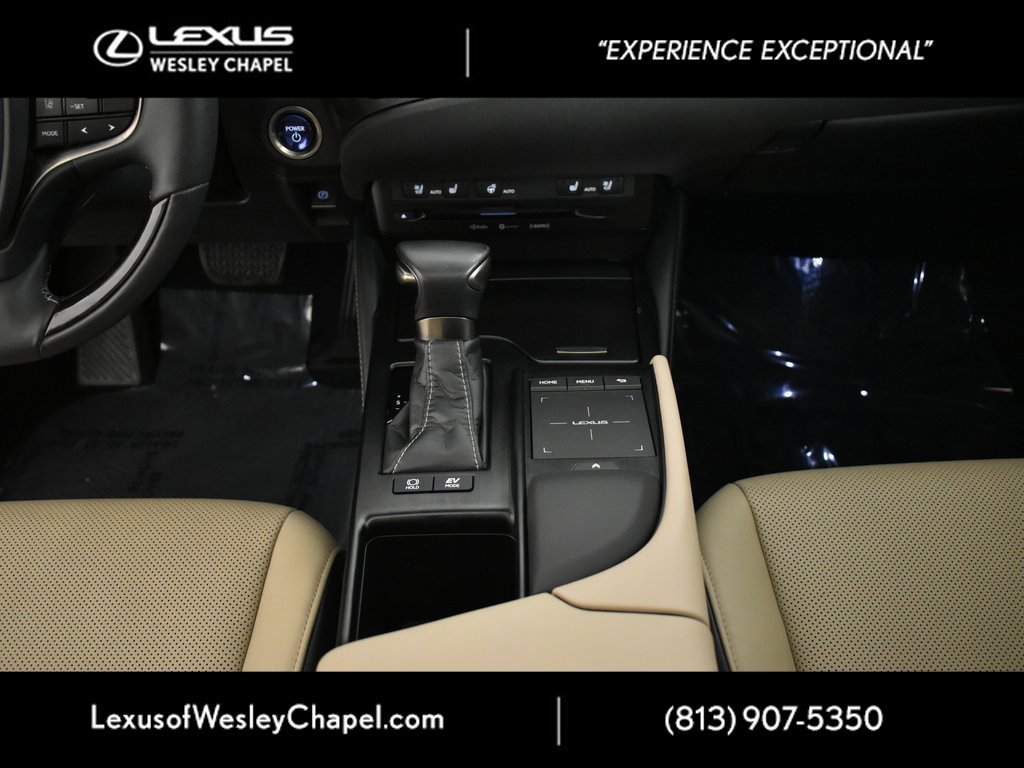 Used 2020 Lexus ES 300h w/ Premium Package image 32