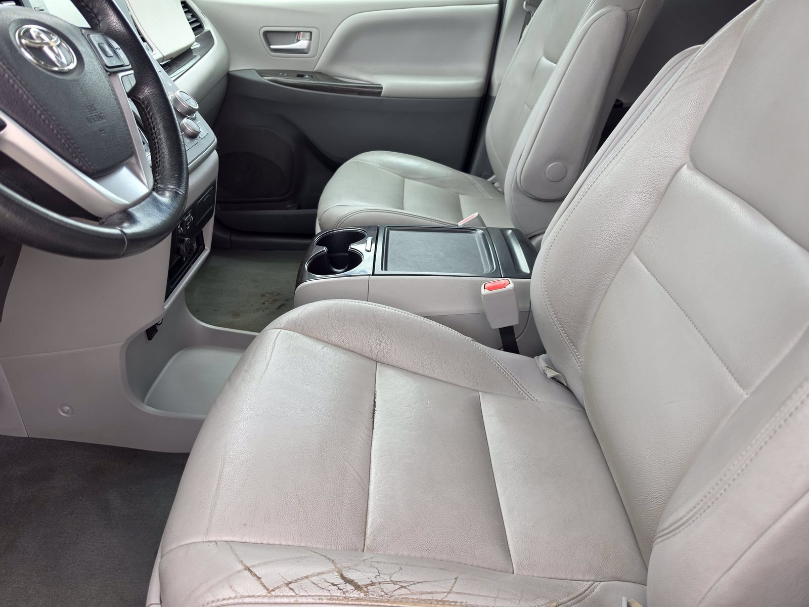 Used 2020 Toyota Sienna XLE Premium FWD image 12