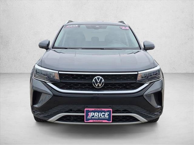 Used 2024 Volkswagen Taos SE FWD image 2