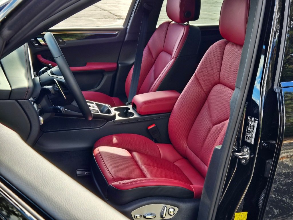 New 2026 Porsche Macan image 5