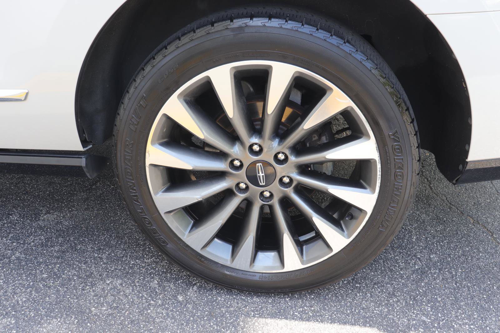 Used 2020 Lincoln Navigator Reserve w/ Luxury Package image 39