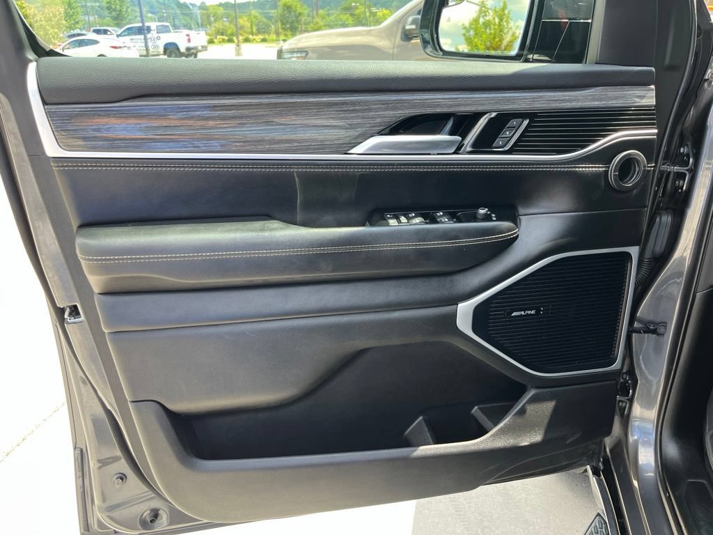 Used 2022 Jeep Wagoneer Series II w/ Premium Group I AWD/4WD image 6