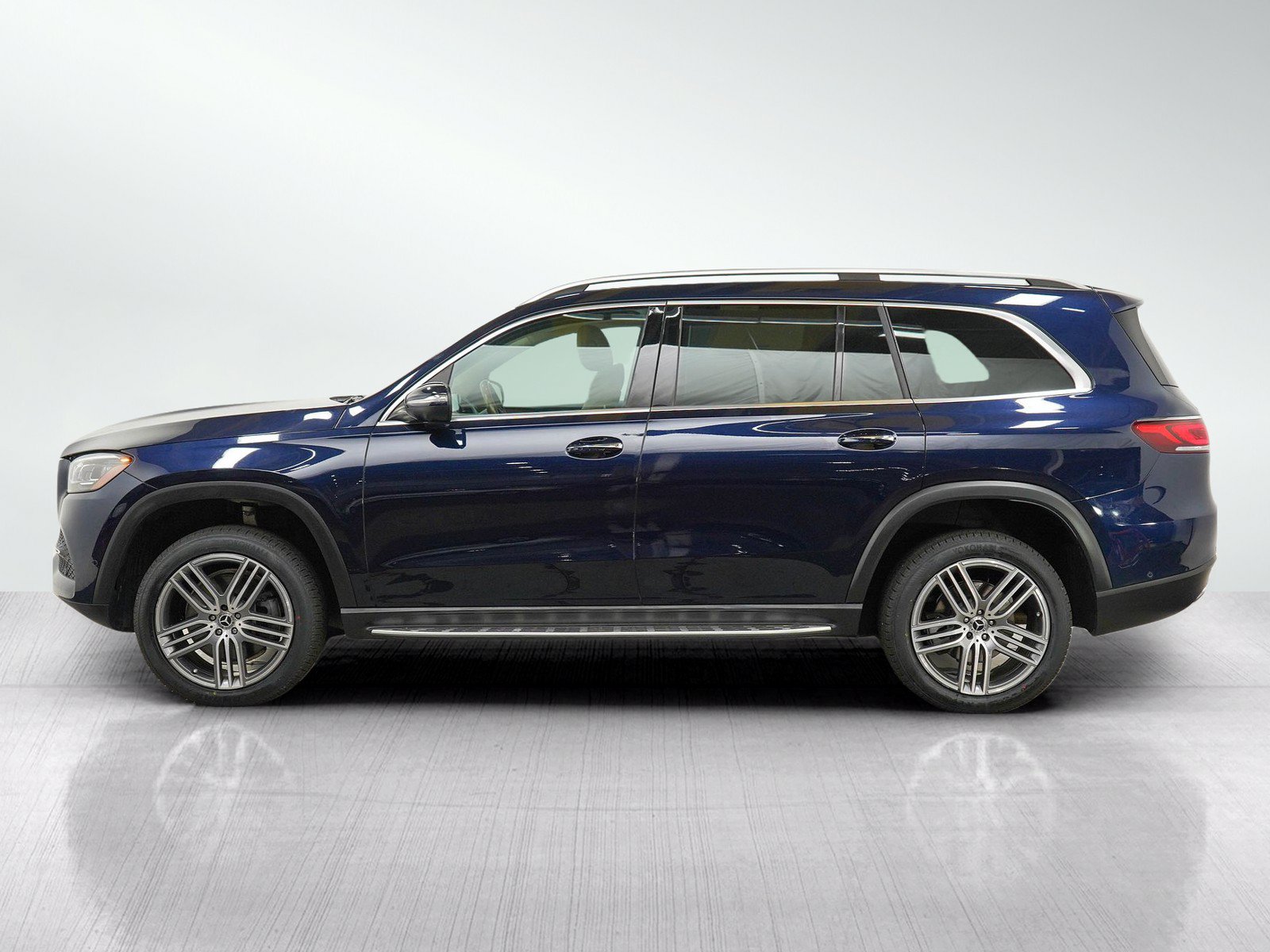 Used 2022 Mercedes-Benz GLS 450 4MATIC image 2