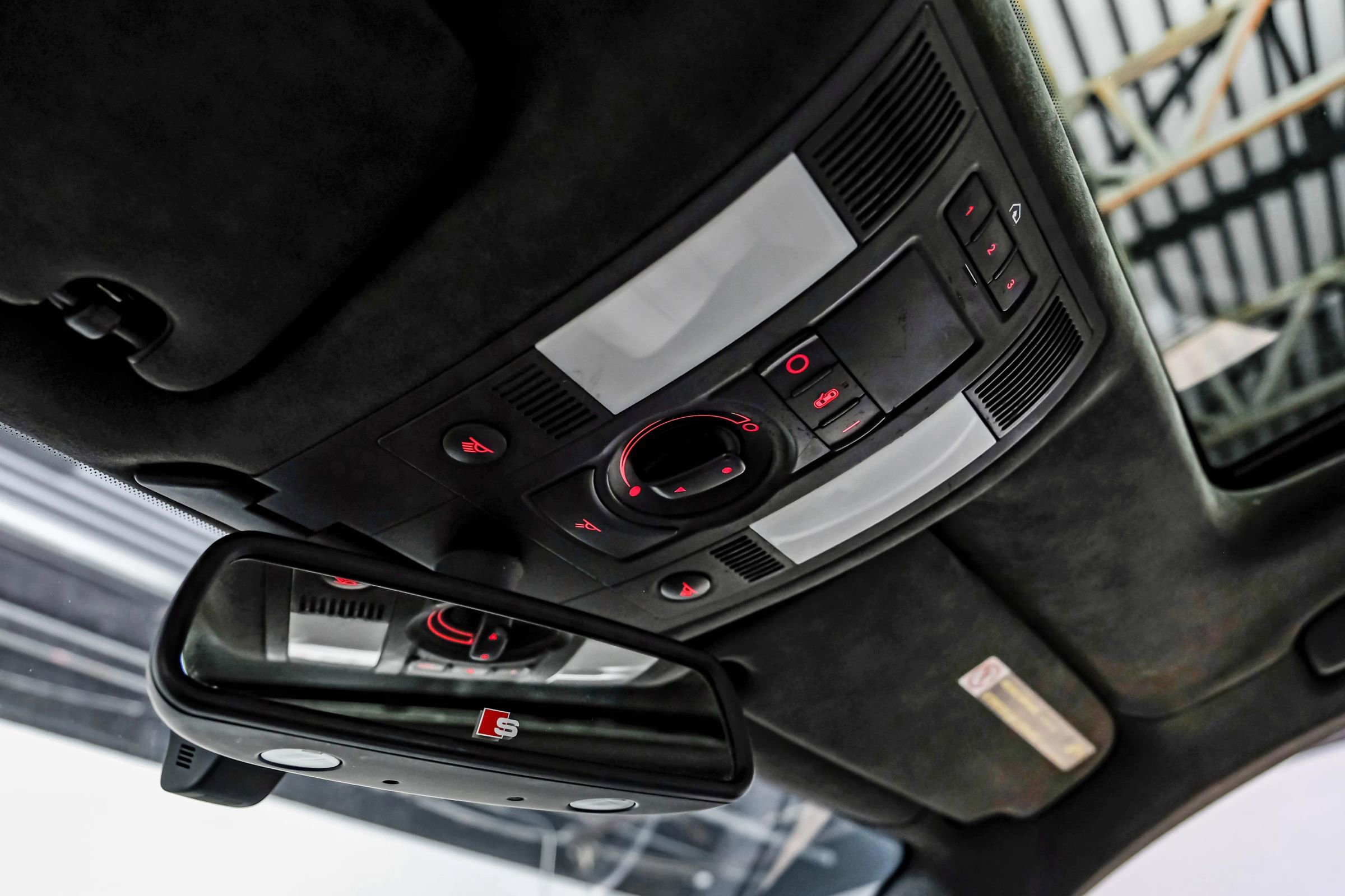 Used 2007 Audi S8 image 31