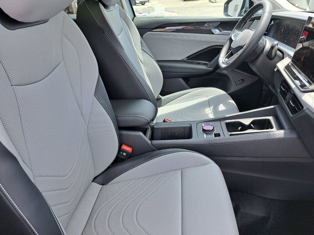 New 2026 Volkswagen Tiguan SE FWD image 17