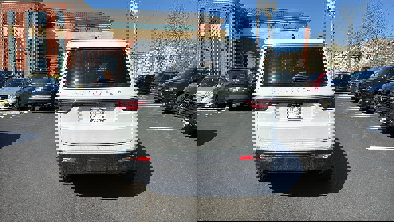 Used 2025 Jeep Wagoneer 4WD w/ Premium Group I image 6