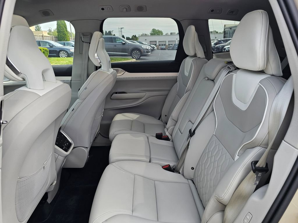 Used 2025 Volvo EX90 Ultra image 12