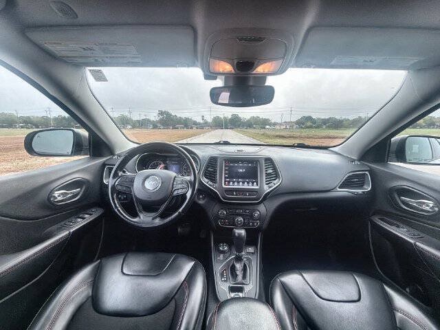 Used 2021 Jeep Cherokee Trailhawk AWD/4WD image 19