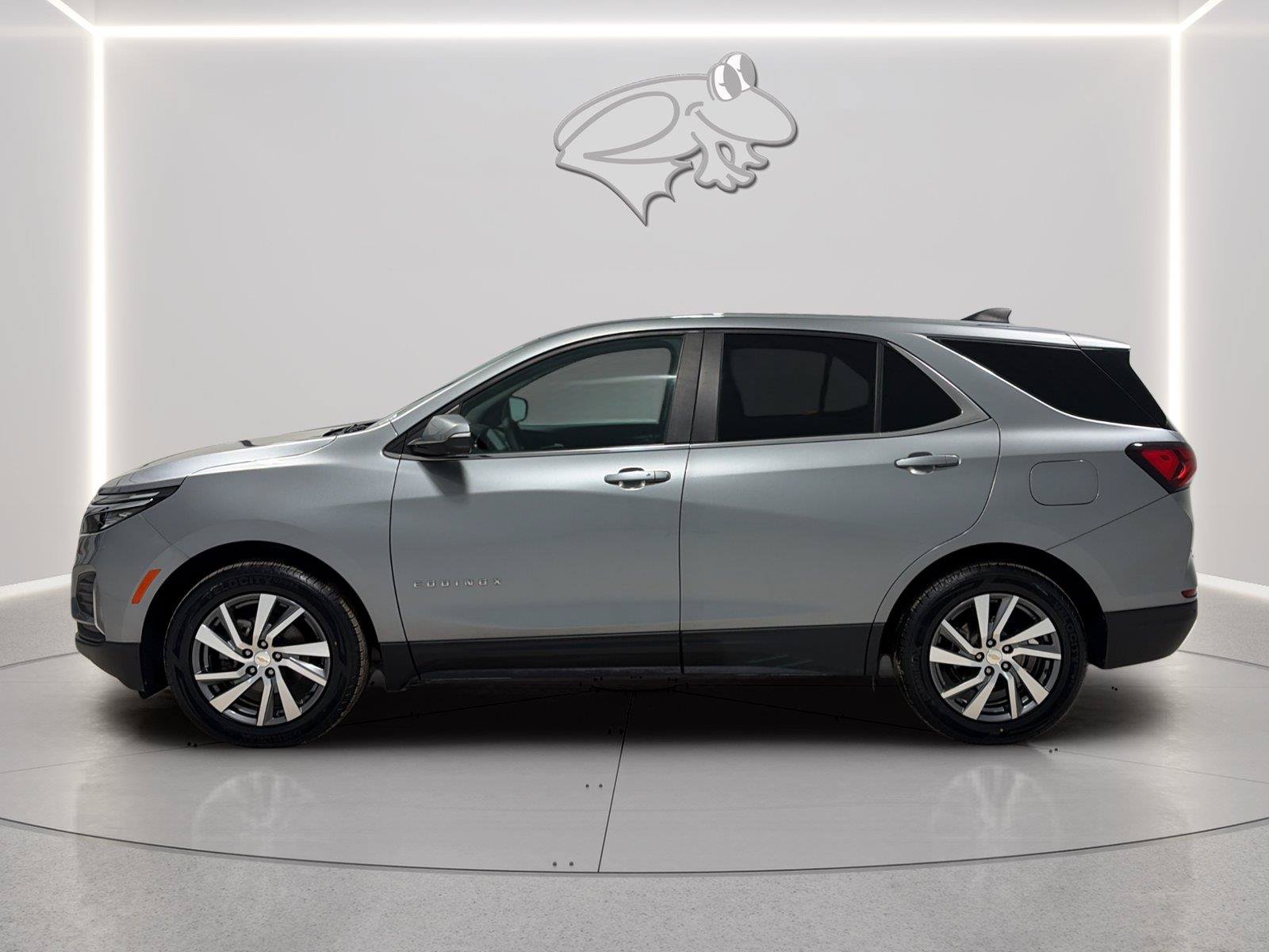 Used 2024 Chevrolet Equinox LT FWD image 2