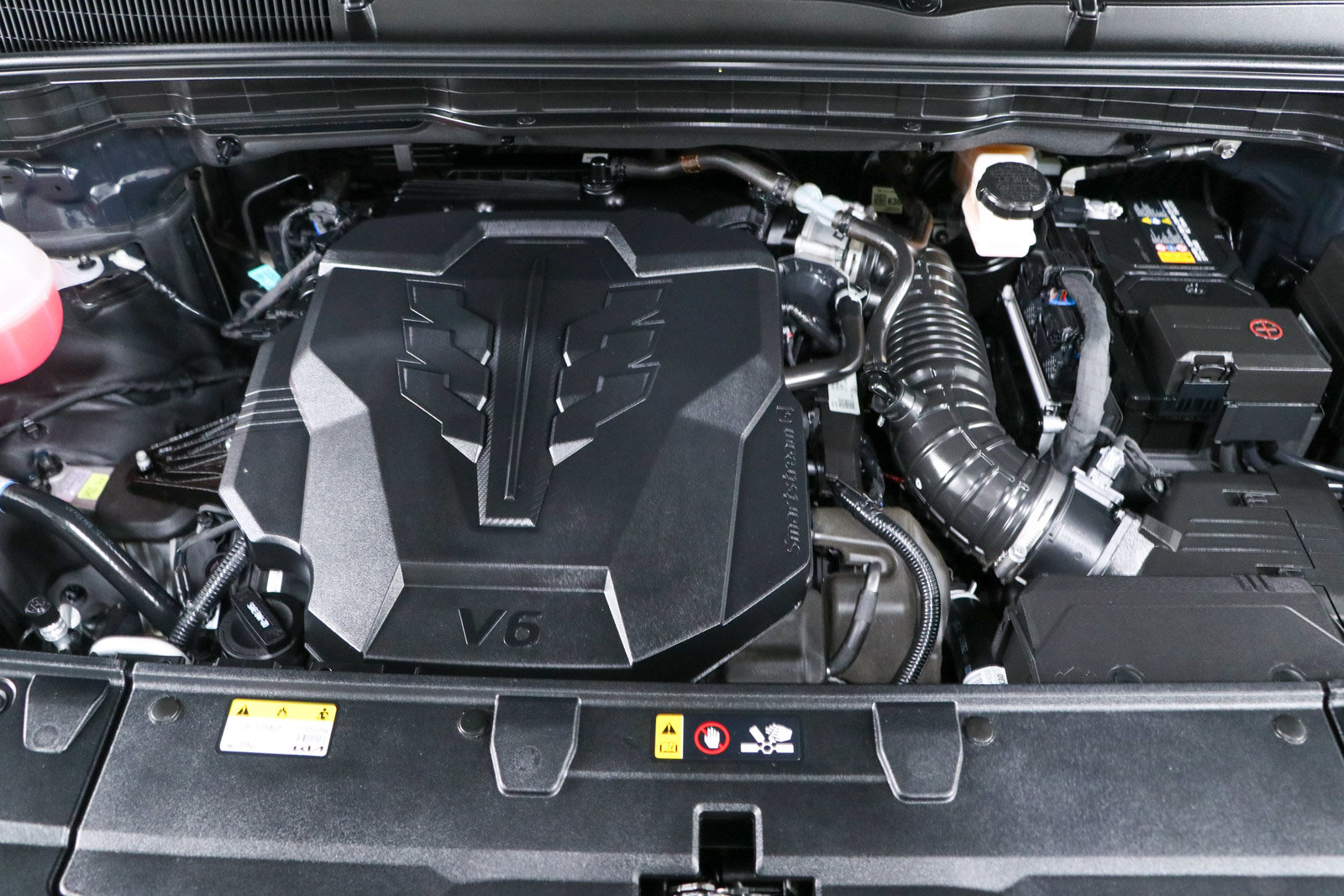 Used 2025 Kia Carnival FWD image 32