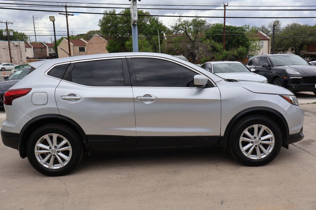 Used 2017 Nissan Rogue Sport S w/ S Appearance Package image 8