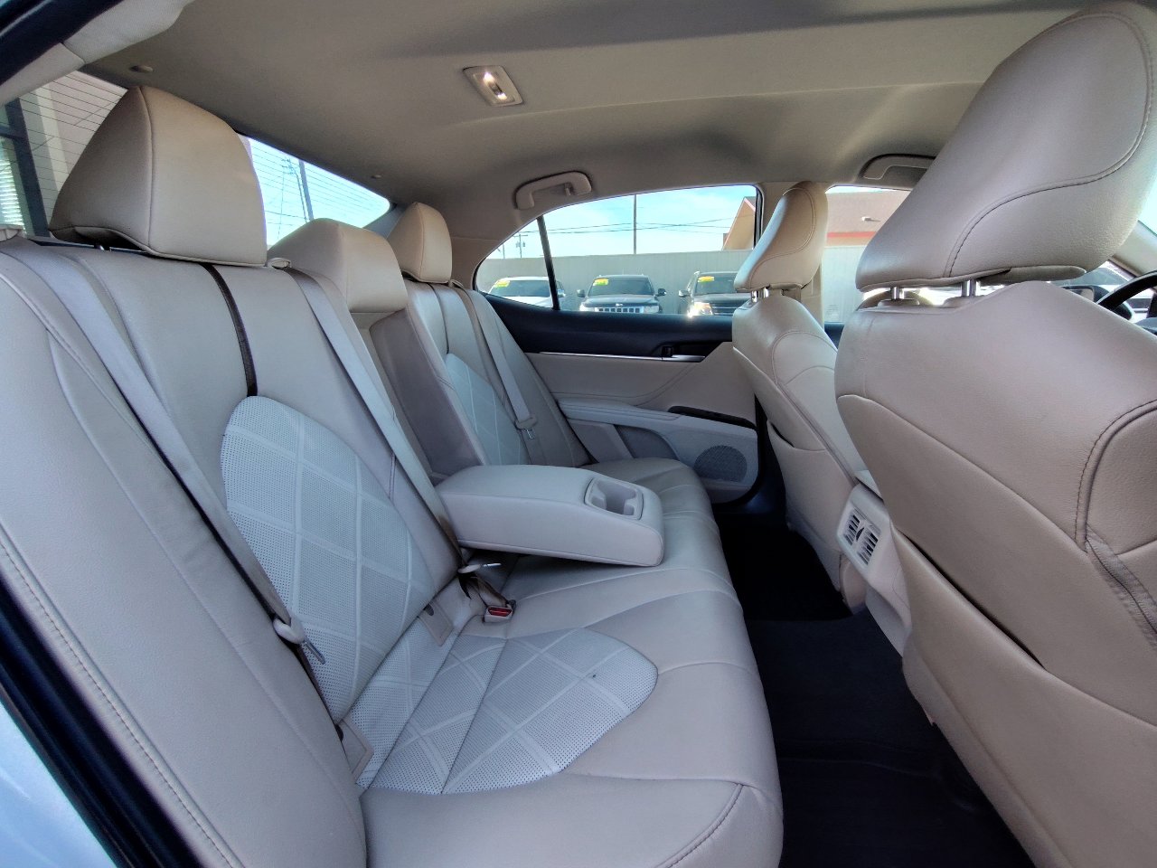 Used 2018 Toyota Camry XLE image 40