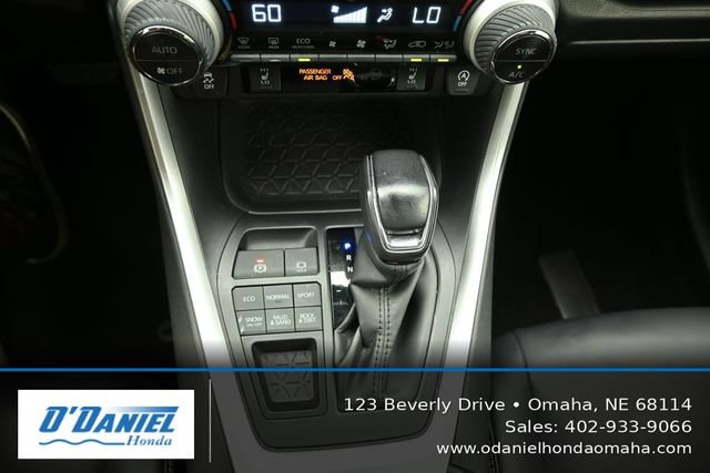 Used 2020 Toyota RAV4 XLE Premium AWD/4WD image 32