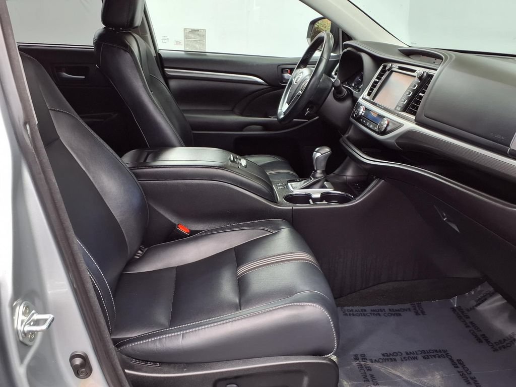Certified 2018 Toyota Highlander SE FWD image 38