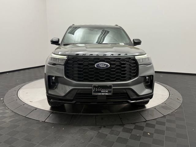 Used 2025 Ford Explorer ST-Line AWD/4WD image 2
