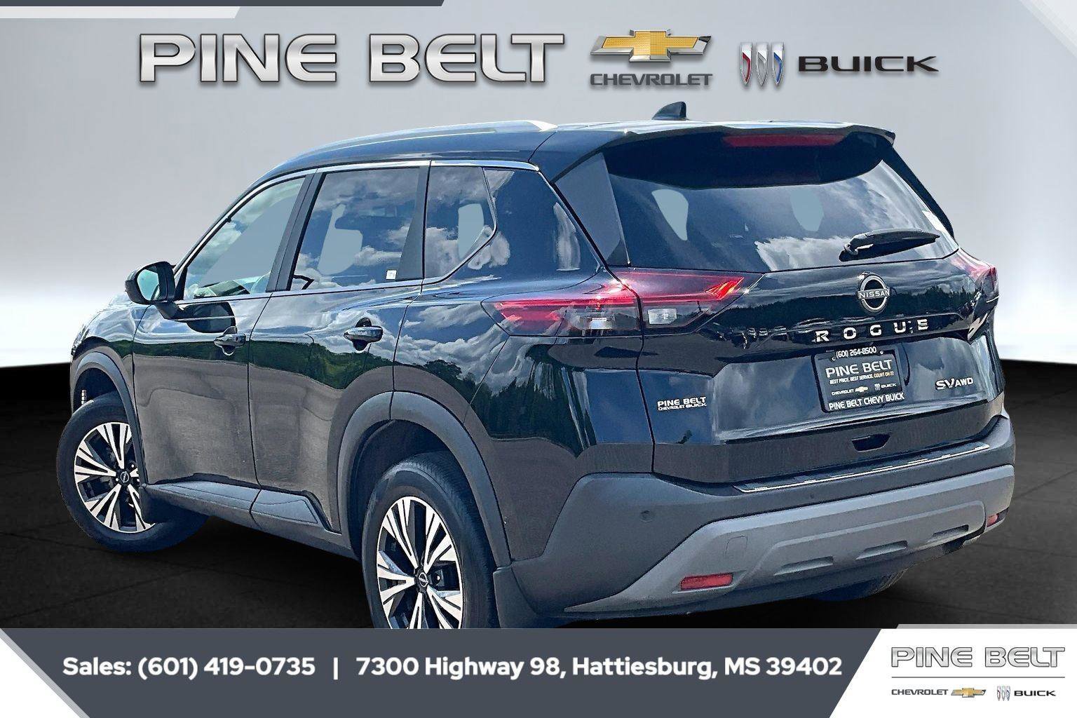 Used 2023 Nissan Rogue SV w/ SV Premium B Package image 2