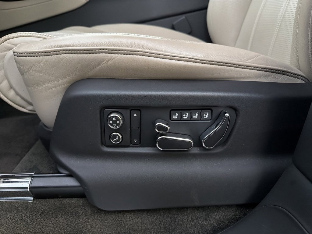 Used 2021 Bentley Bentayga image 26