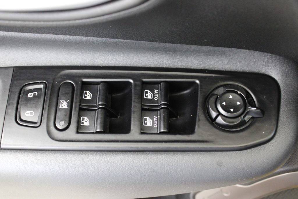 Used 2023 Jeep Renegade Latitude AWD/4WD image 18