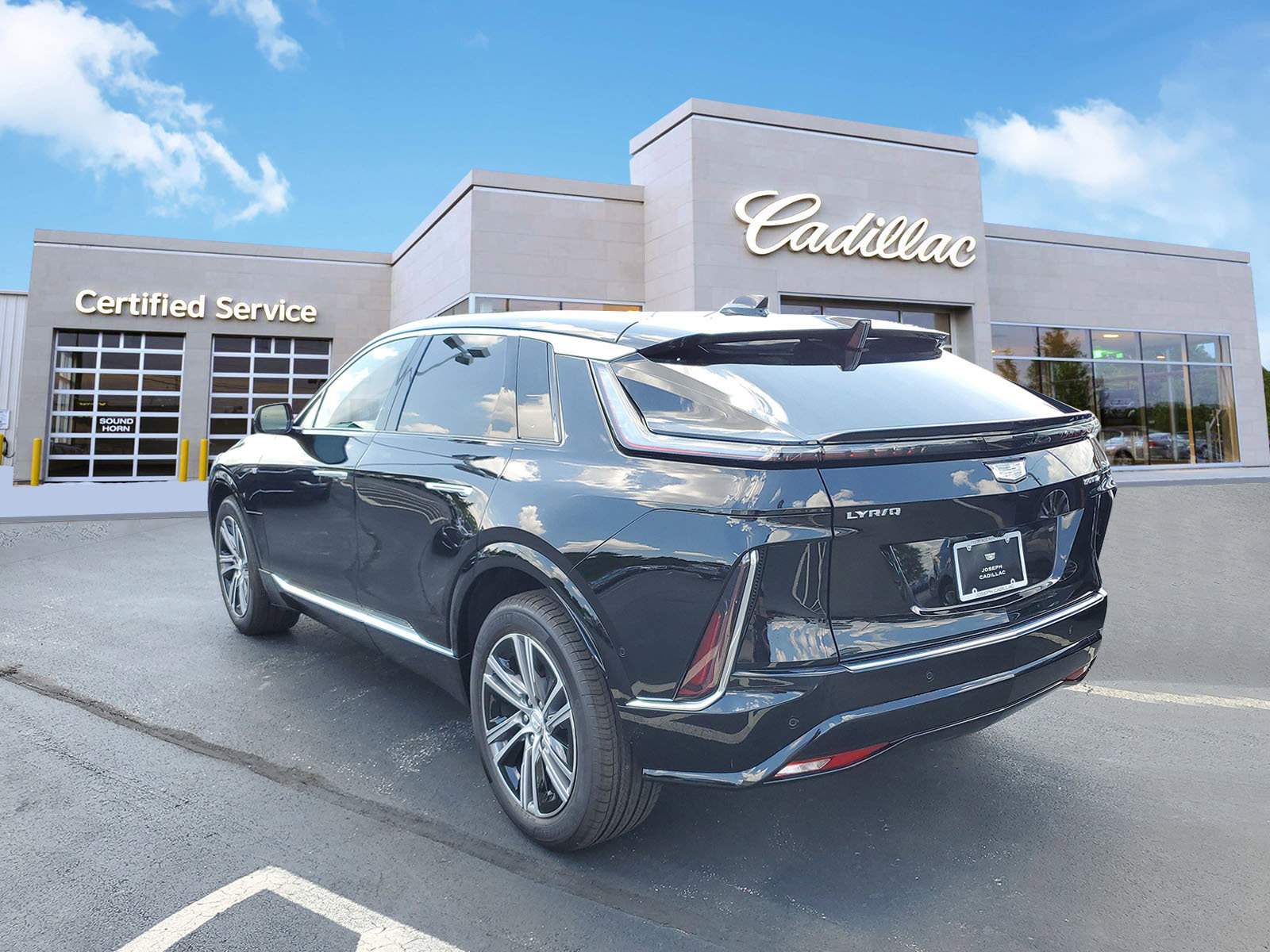 New 2025 Cadillac Lyriq Luxury image 2