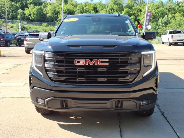 Used 2023 GMC Sierra 1500 Elevation w/ X31 Off-Road Package AWD/4WD image 3