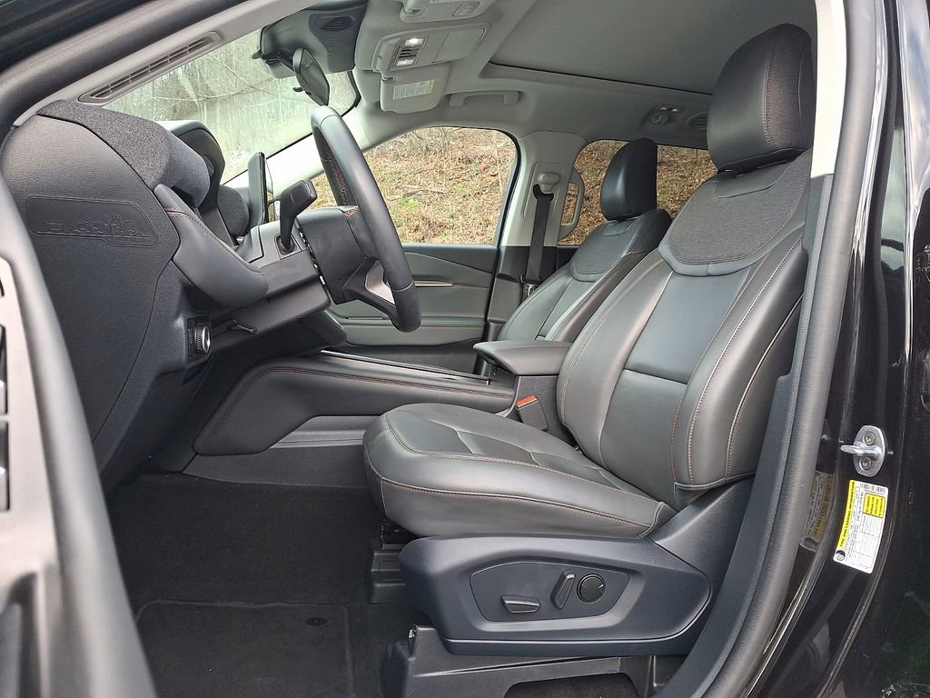 Used 2025 Ford Explorer Active w/ Active Comfort Package AWD/4WD image 13