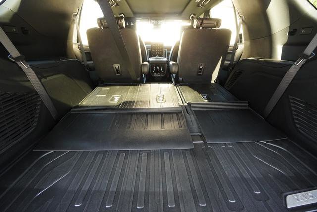 Used 2025 GMC Yukon AT4 Ultimate w/ LPO, Floor Liner Package AWD/4WD image 31