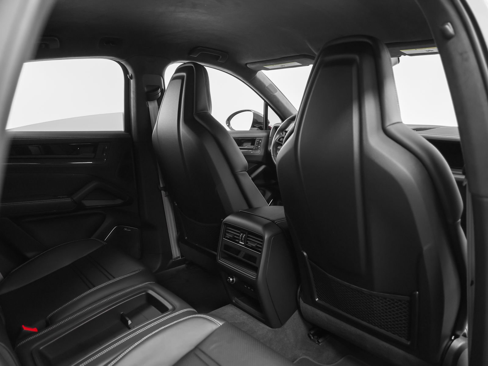Certified 2025 Porsche Cayenne Turbo GT AWD/4WD image 37