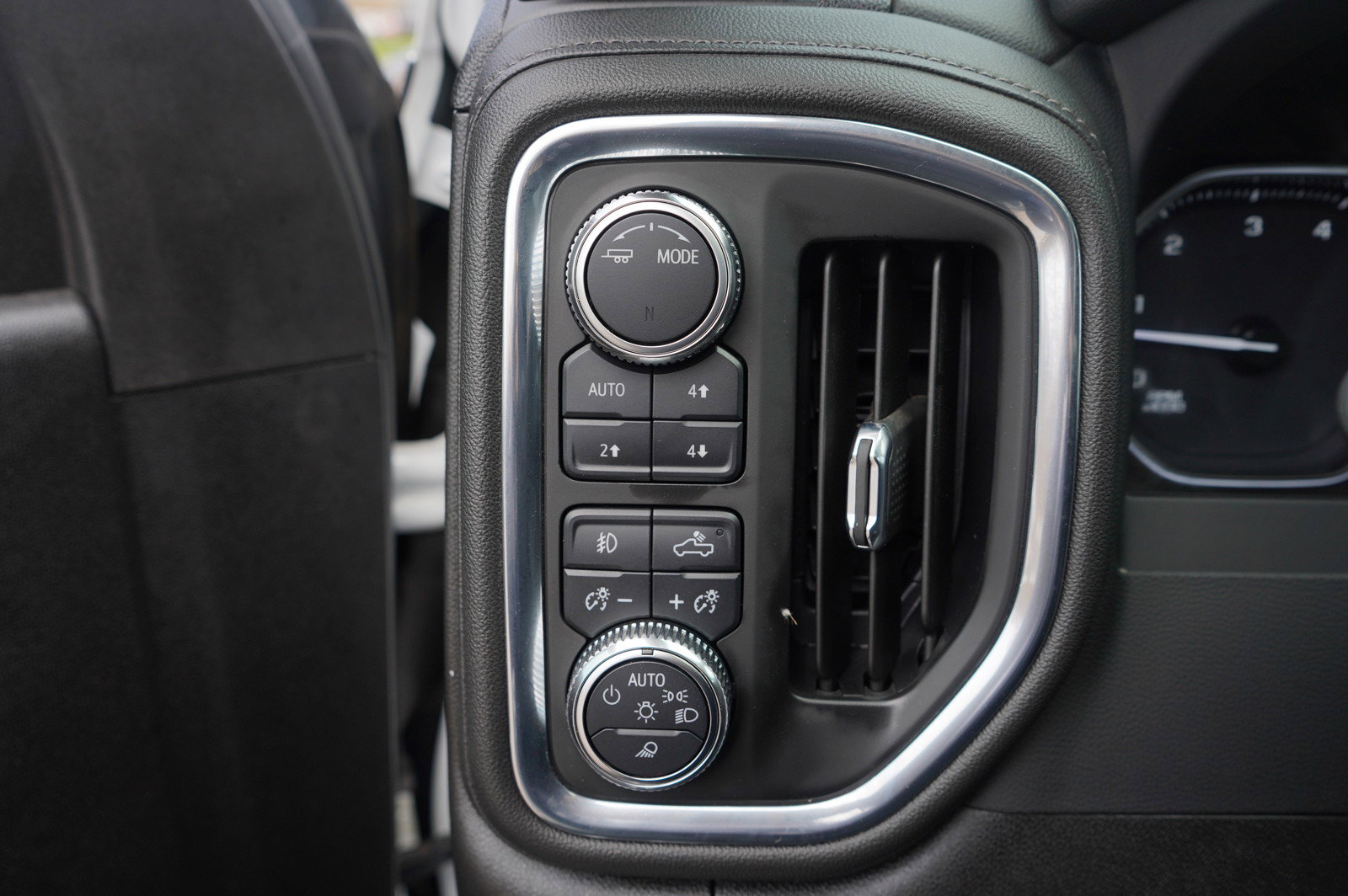 Used 2023 GMC Sierra 3500 SLT w/ SLT Premium Package image 23