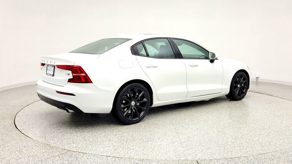 Used 2021 Volvo S60 T6 Momentum w/ Advanced Package image 5