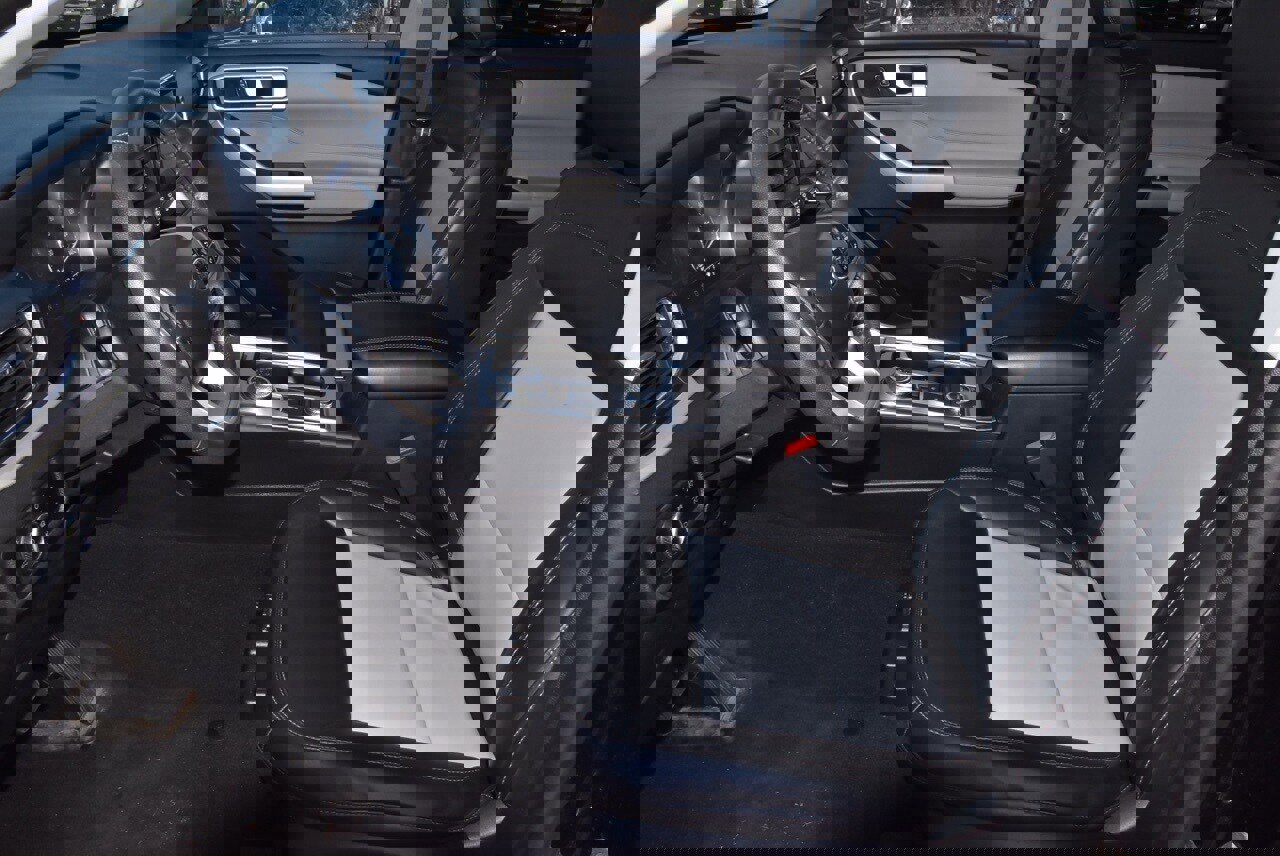 Used 2023 Ford Explorer XLT w/ Equipment Group 202A image 13