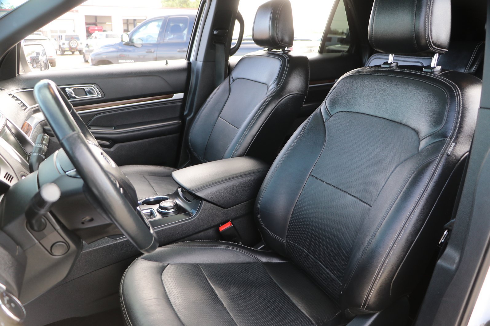 Used 2018 Ford Explorer Limited w/ Equipment Group 301A AWD/4WD image 14
