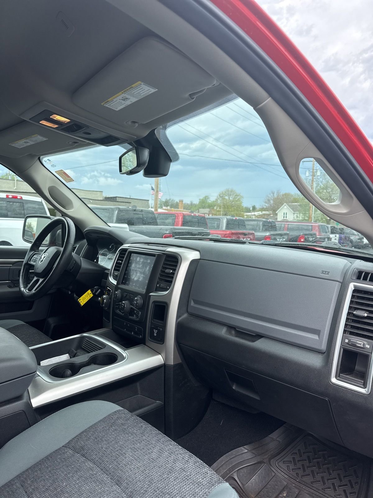 Used 2020 RAM 1500 Classic SLT w/ Luxury Group RWD image 27