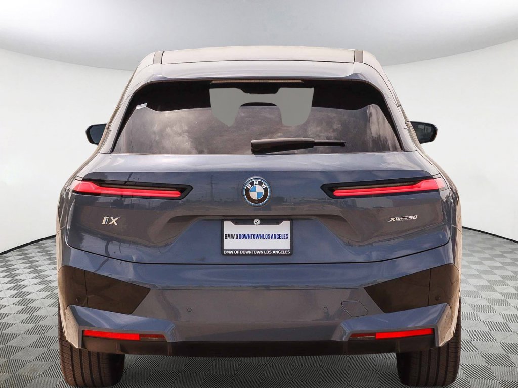 Used 2024 BMW iX xDrive50 w/ Sport Package AWD/4WD image 5