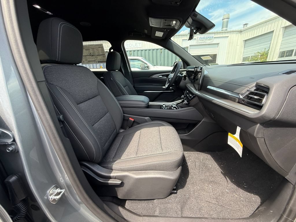 New 2027 Chevrolet Traverse LT w/ Driver Confidence Package FWD image 22