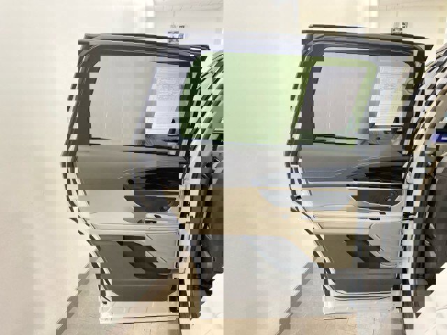 Used 2025 Lincoln Nautilus Reserve image 8