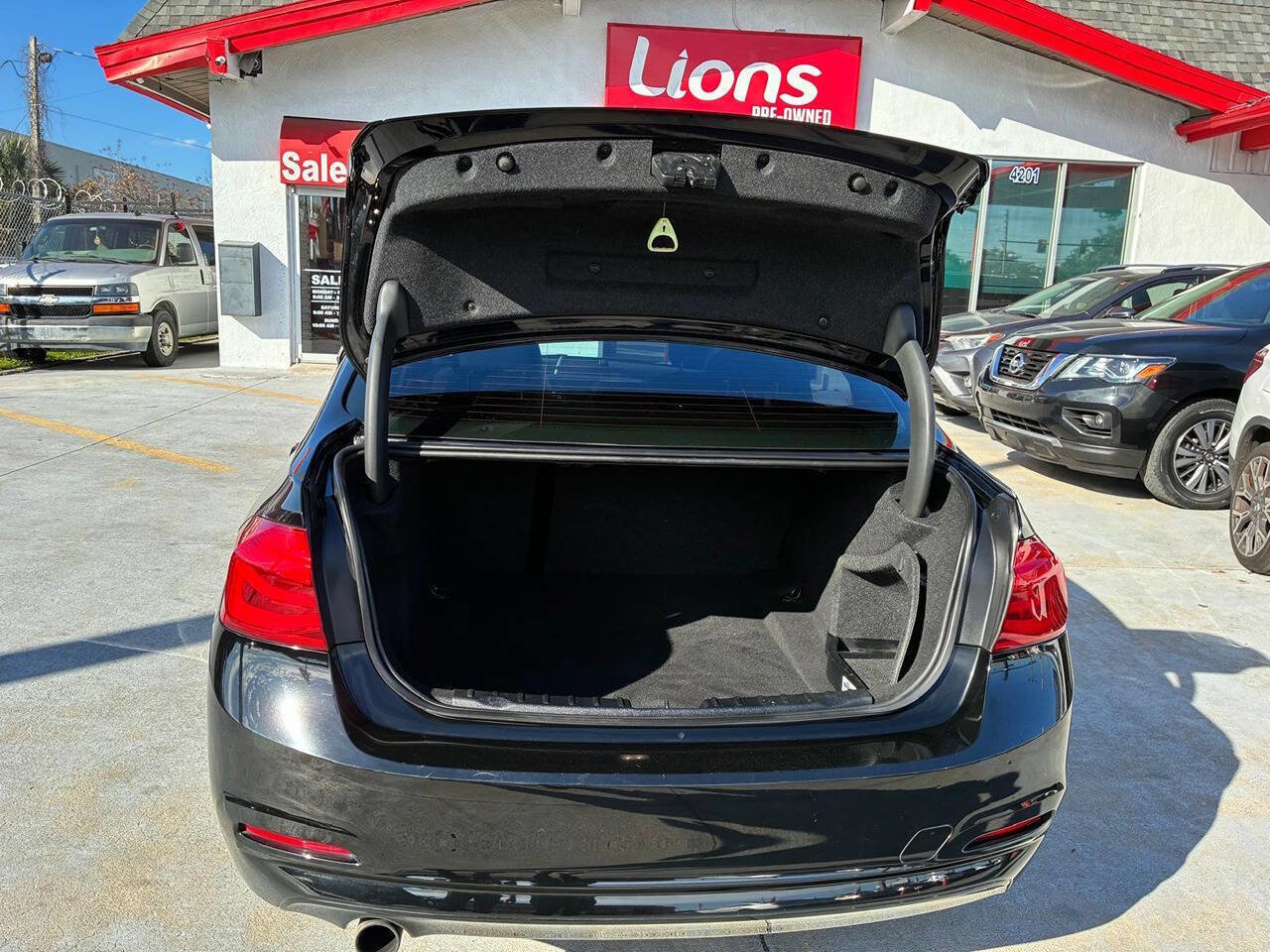 Used 2018 BMW 320i Sedan image 5