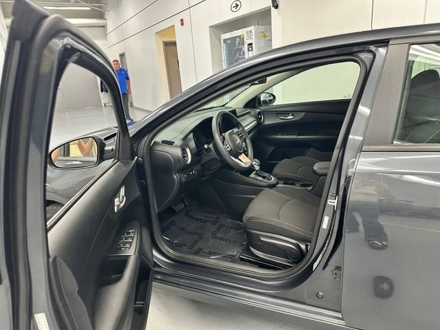 Used 2019 Kia Forte LXS FWD image 3