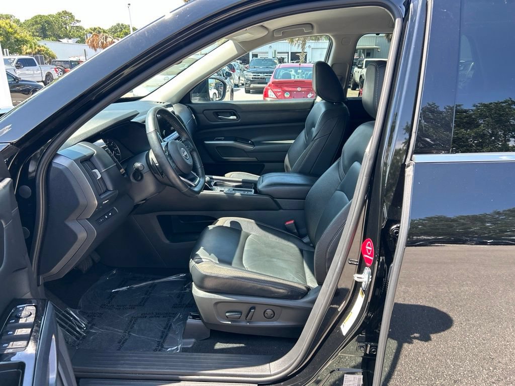 Certified 2022 Nissan Pathfinder SL w/ SL Black Package FWD image 17