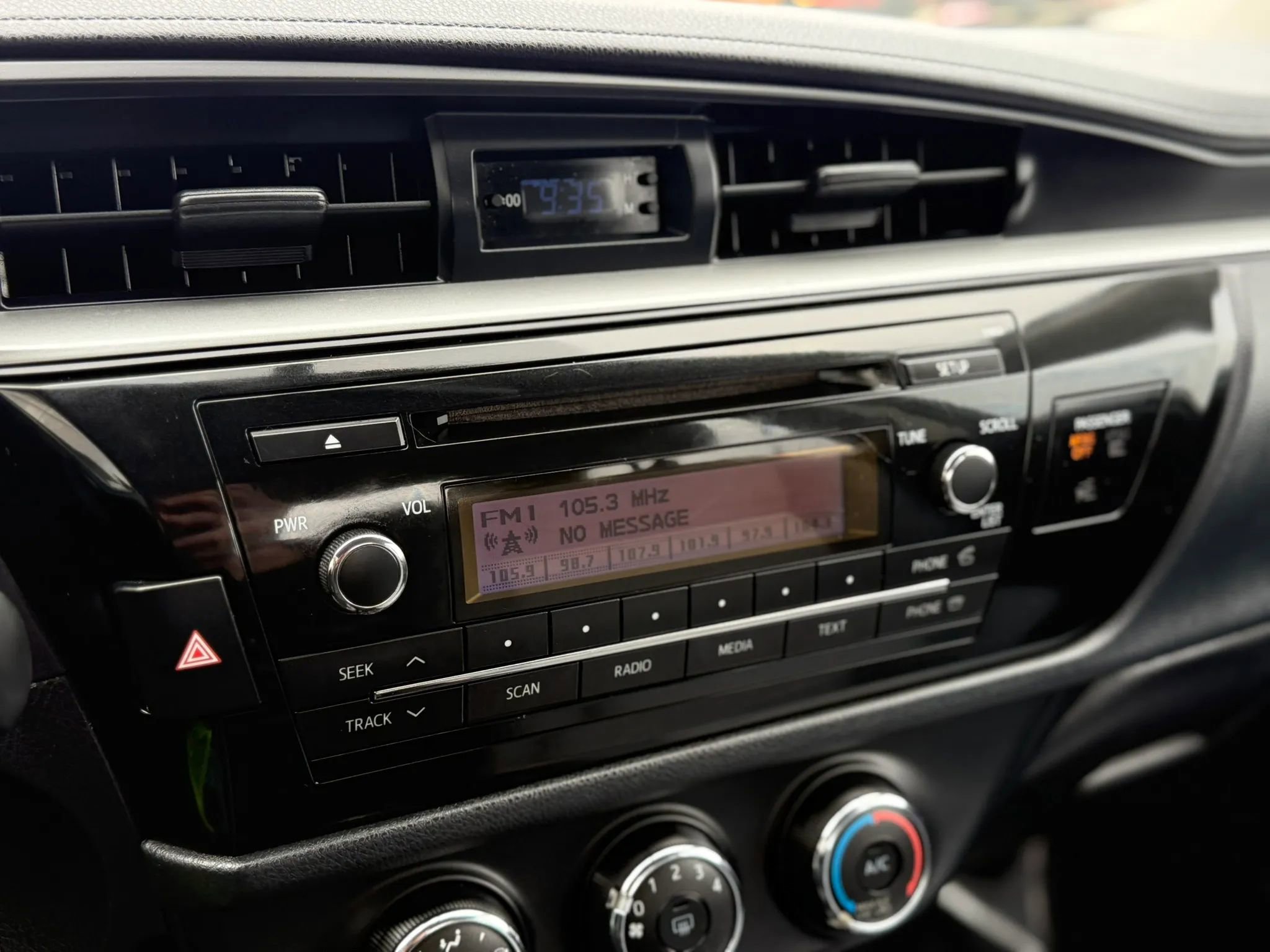 Used 2014 Toyota Corolla L FWD image 27