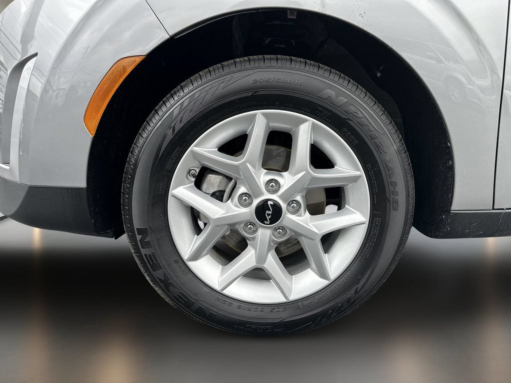 Used 2025 Kia Soul LX w/ LX Technology Package FWD image 10