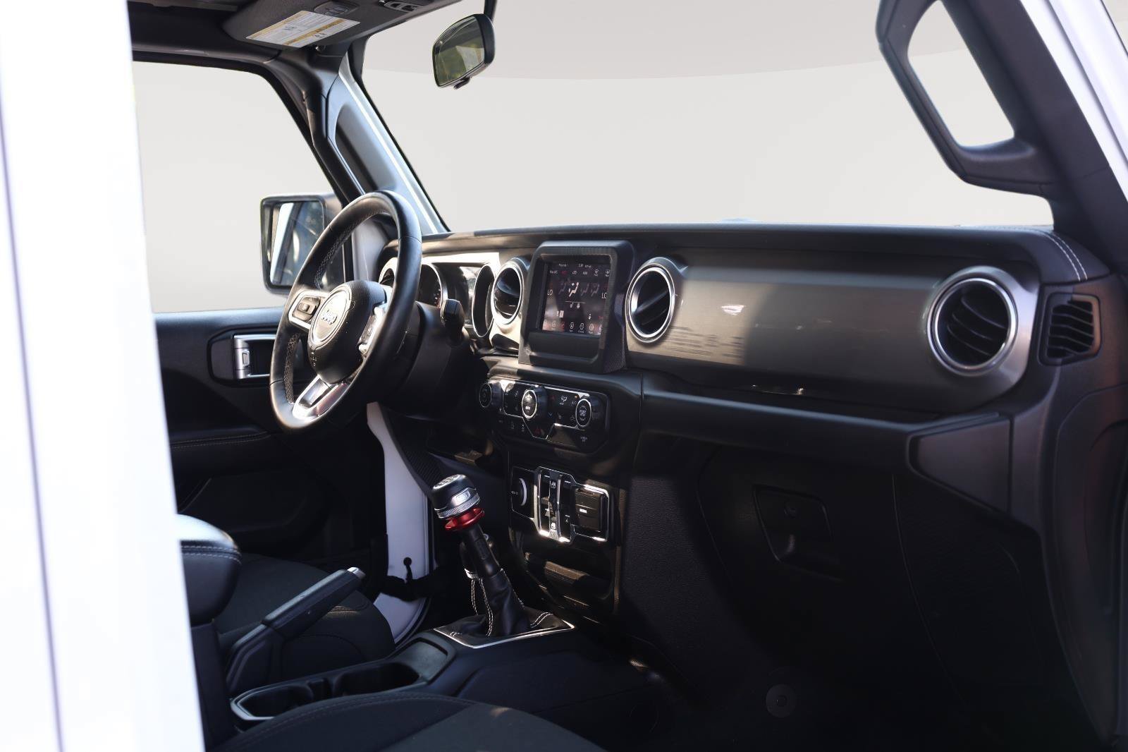 Used 2020 Jeep Wrangler Unlimited Sahara w/ Cold Weather Group AWD/4WD image 22