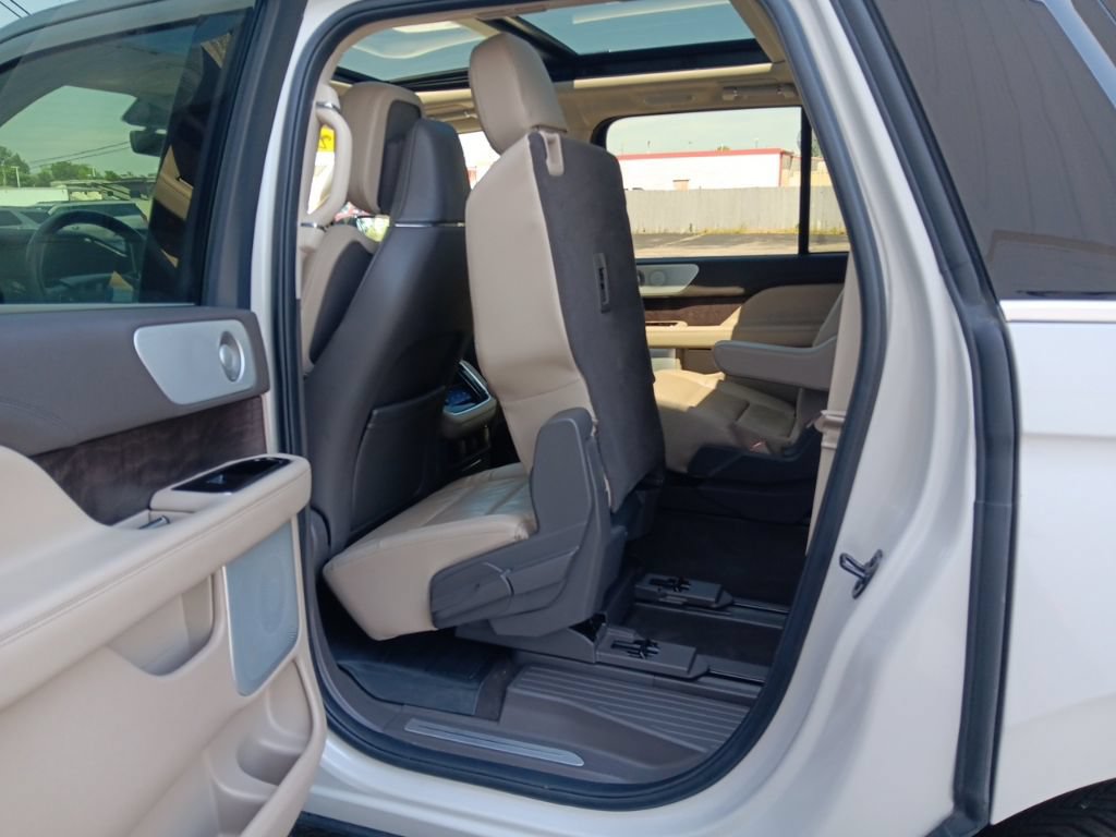 Used 2023 Lincoln Navigator L Reserve AWD/4WD image 32