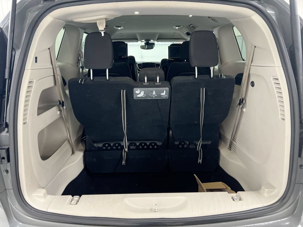 Used 2021 Chrysler Pacifica Touring w/ Uconnect Theater Family Group FWD image 24