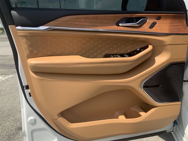 Used 2023 Jeep Grand Cherokee L Summit image 14