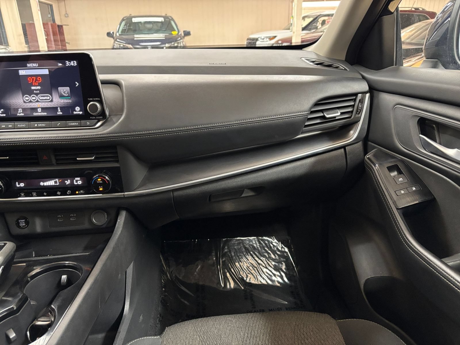 Used 2025 Nissan Rogue SV FWD image 36