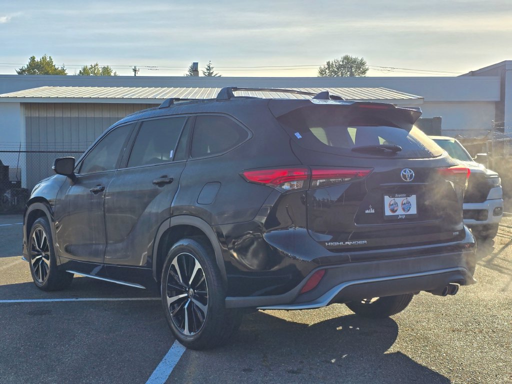 Used 2021 Toyota Highlander XSE FWD image 7