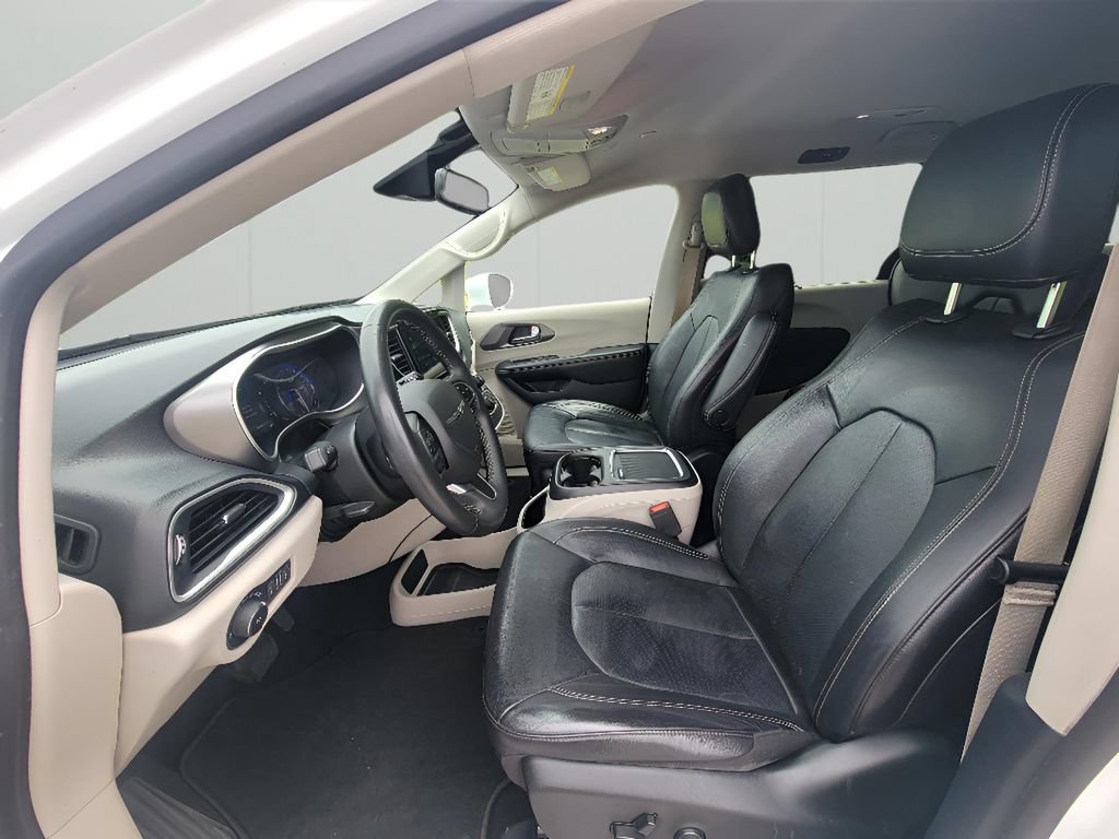 Used 2022 Chrysler Pacifica Touring-L FWD image 13
