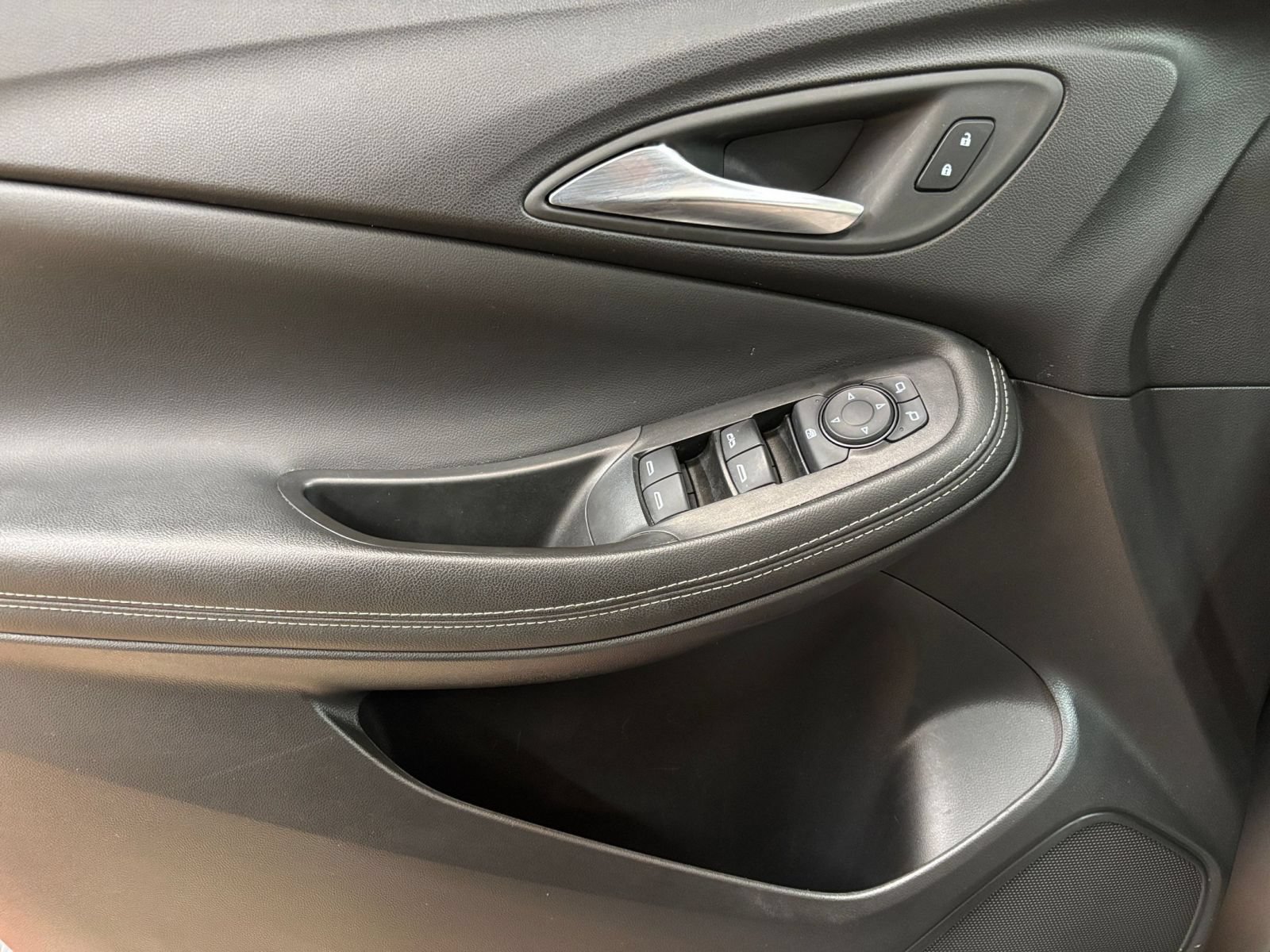 Used 2025 Buick Encore GX Preferred FWD image 18