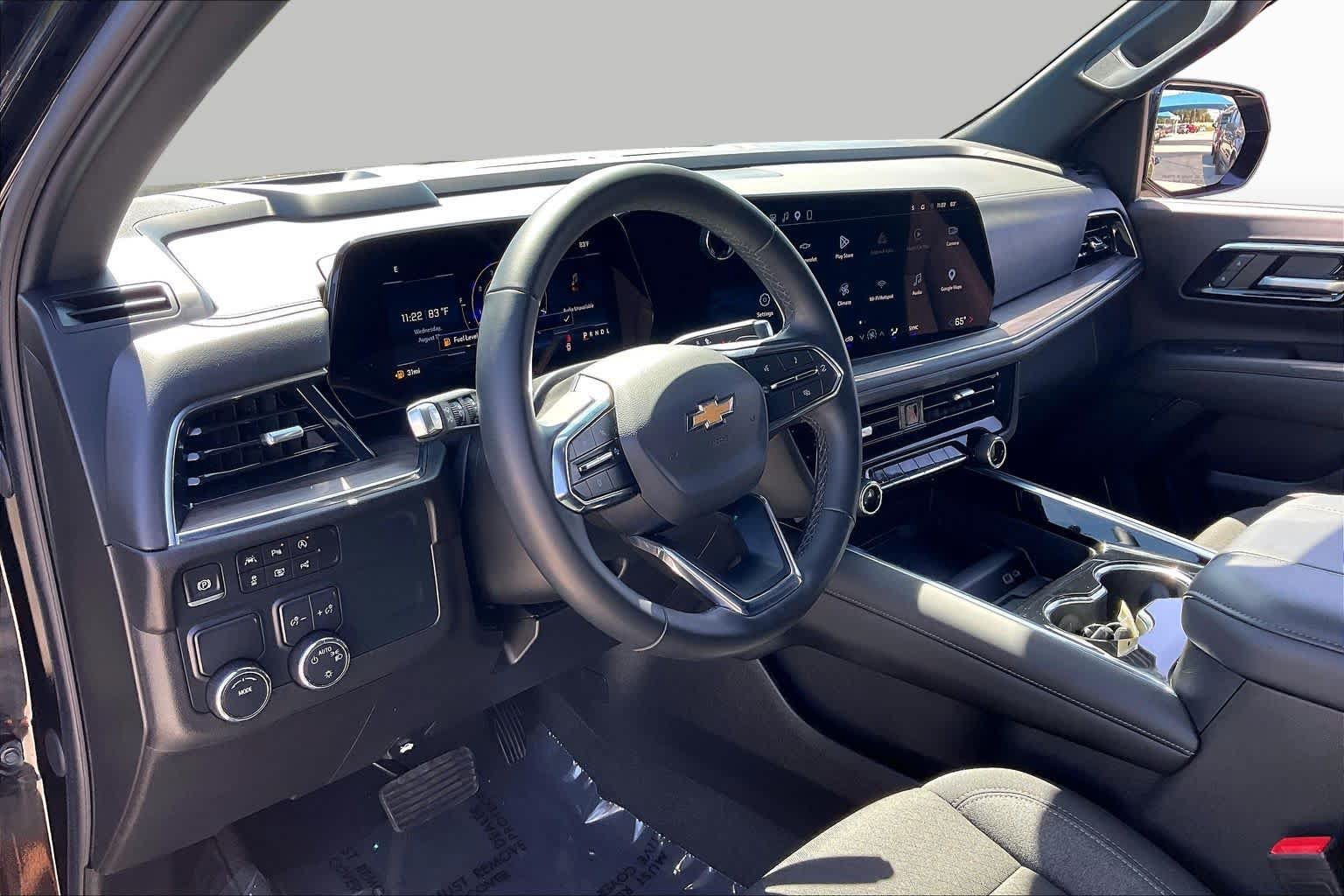 Used 2025 Chevrolet Suburban LS RWD image 16